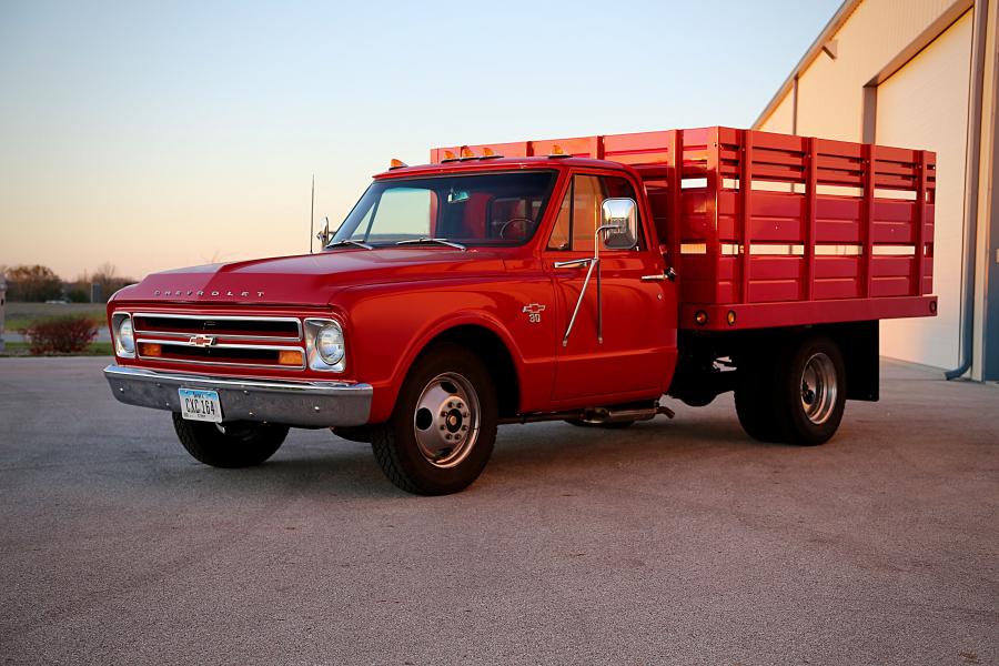  Chevrolet C30 Stake Truck 1967 года  (фото 1 из 1)